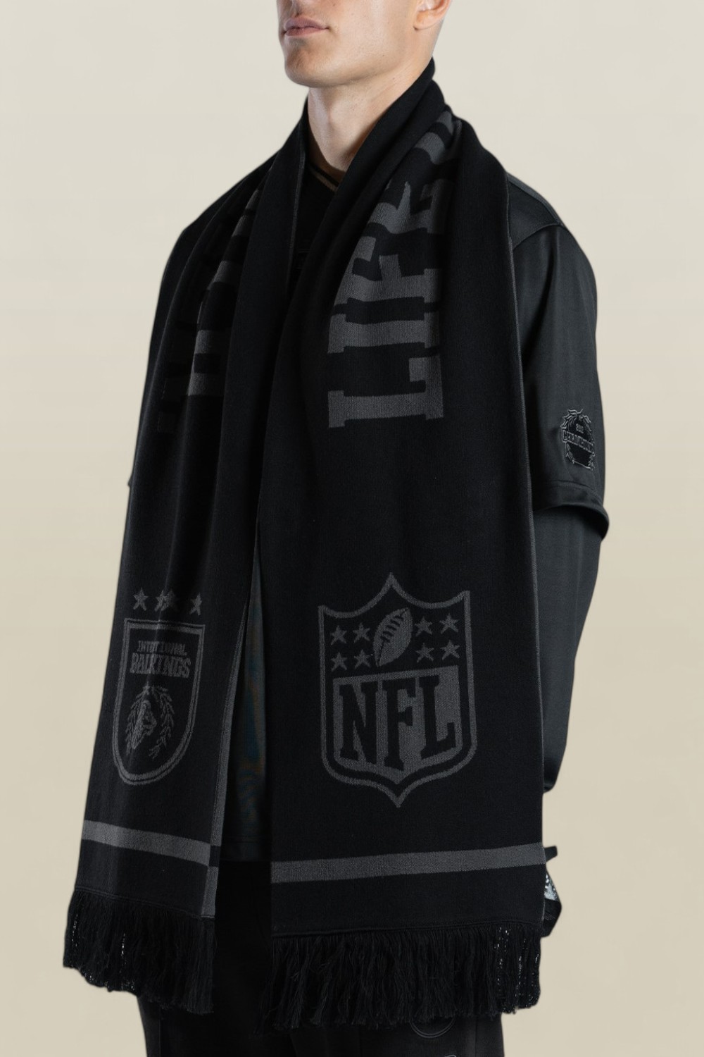 תמונת כל הלוק של באלר X אן.אף.אל צעיף דו צדדי BALR